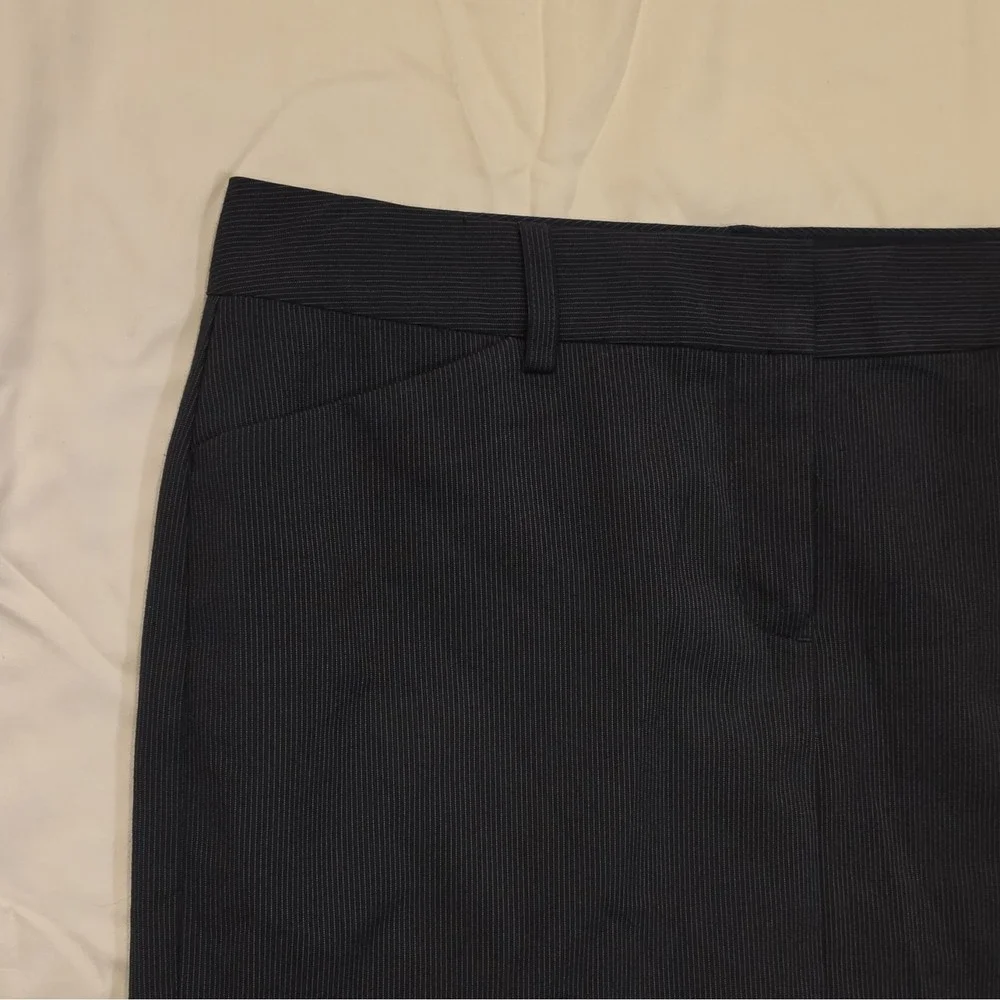 Express Design Studio Women's Black Pinstripe Pencil Skirt Knee Zip Sz 6 #107